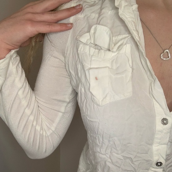 GUESS - White Blouse - Small stain spot (See Photos) - Picture 3 of 3